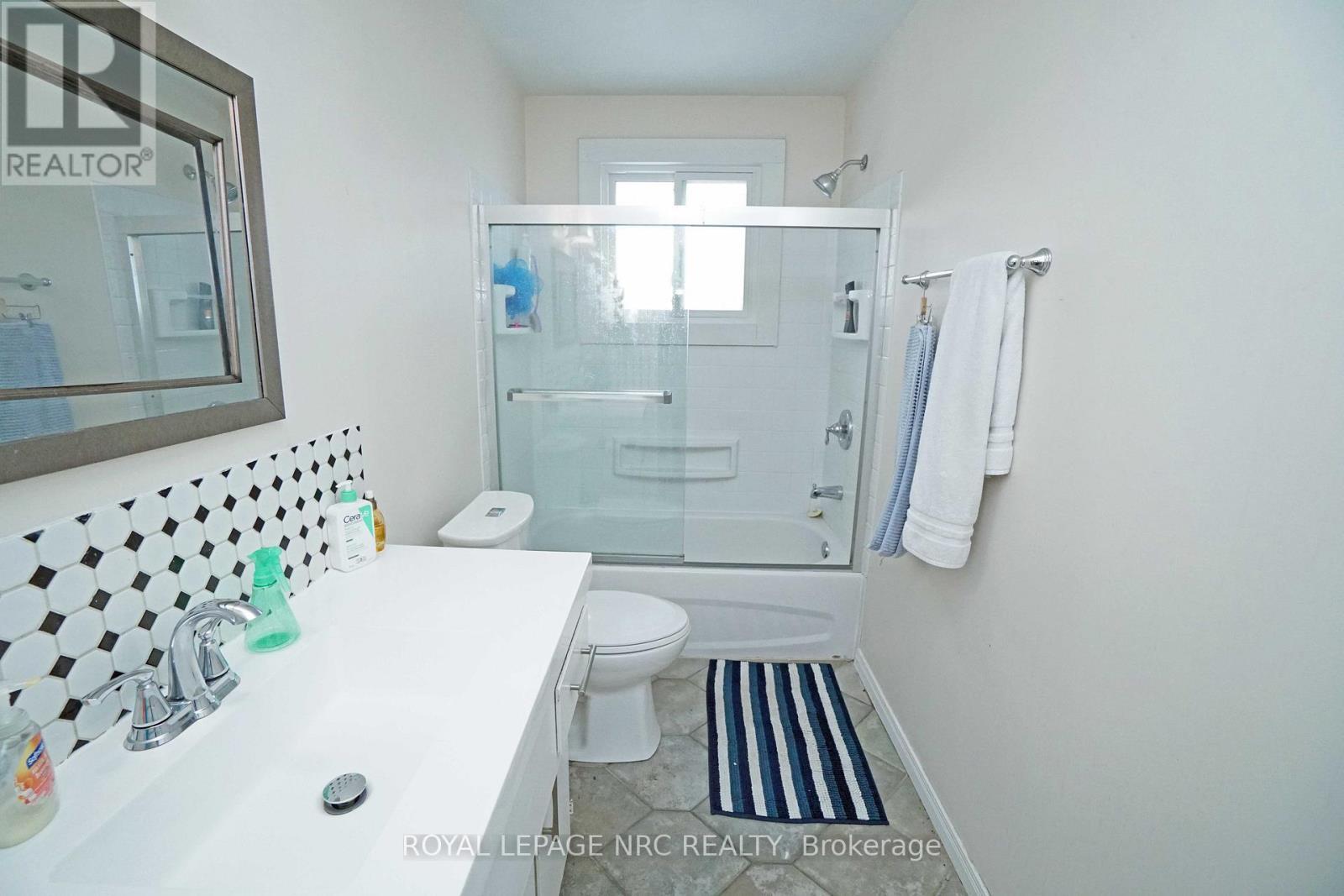 












228 PELHAM ROAD

,
St. Catharines (Western Hill),




Ontario
L2S1X6

