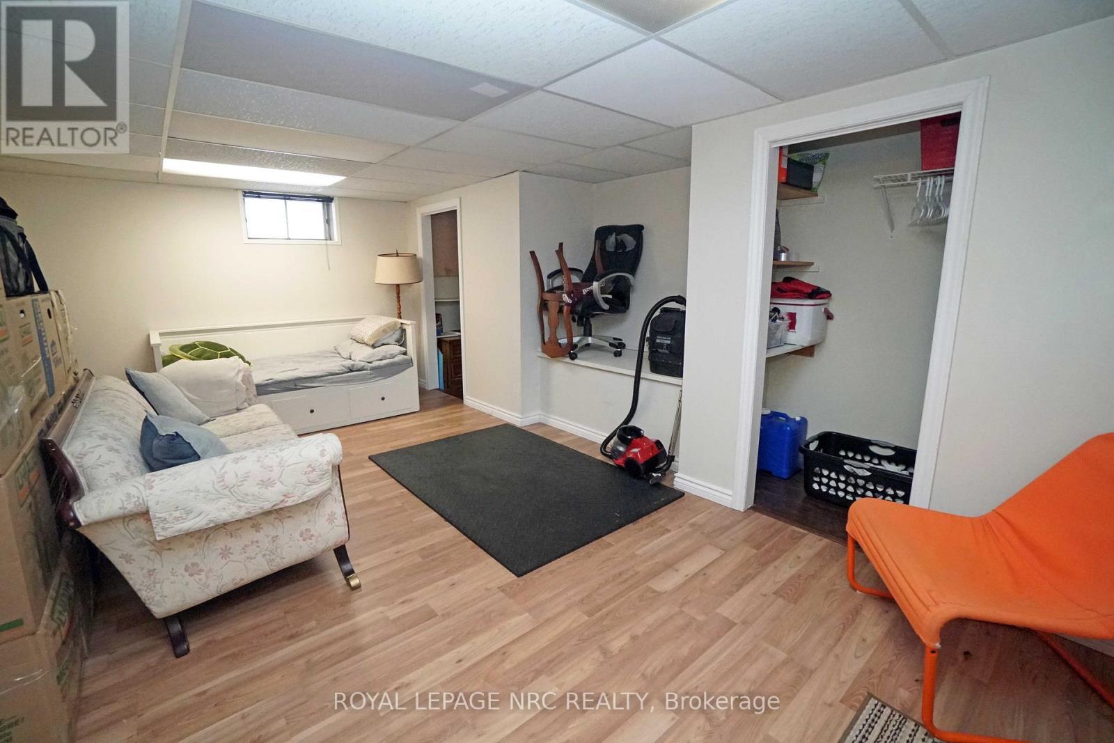 












228 PELHAM ROAD

,
St. Catharines (Western Hill),




Ontario
L2S1X6

