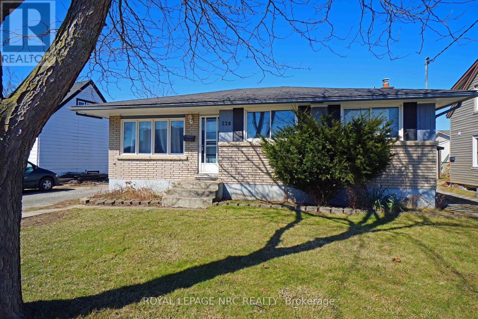 












228 PELHAM ROAD

,
St. Catharines (Western Hill),




Ontario
L2S1X6

