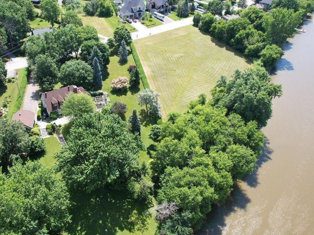 









1009


Boul. de L'Assomption

,
Repentigny (Repentigny),




QC
J6A0B3


