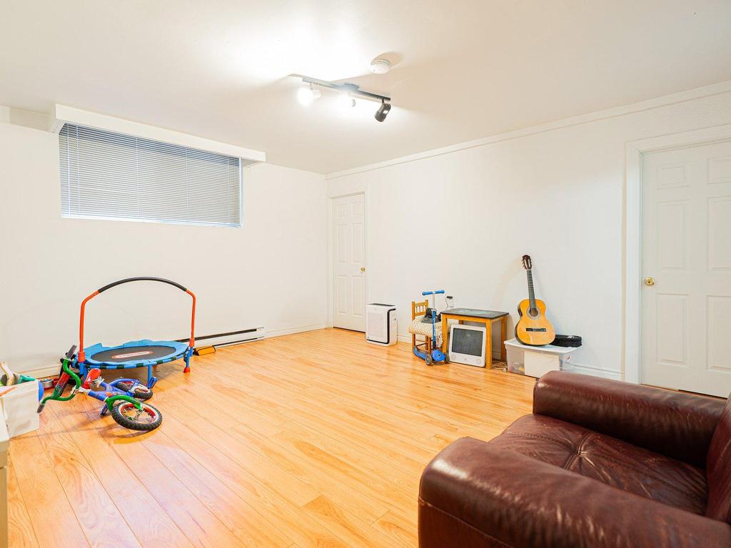 









4607

 - 4009


Av. Coolbrook

,
Montréal (Côte-des-Neiges/Notre-Dame-de-Grâce),




QC
H3K2K7

