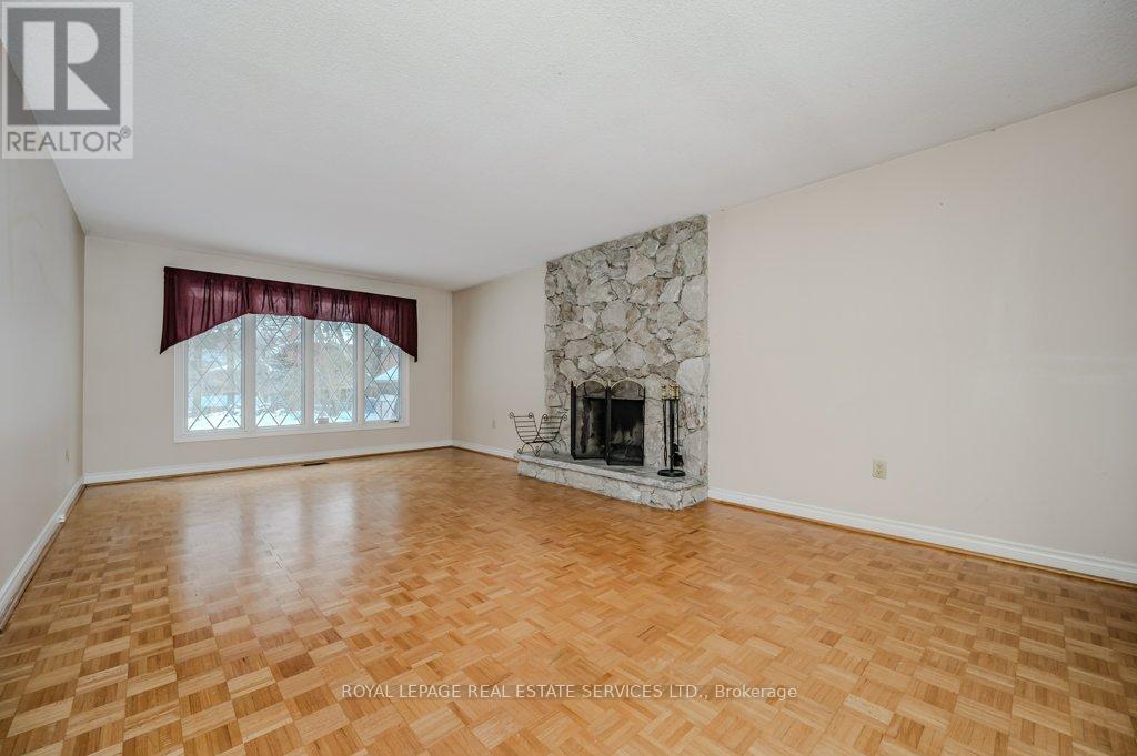 












30 BIRKBANK DRIVE

,
Oakville,




Ontario
L6J4Y9

