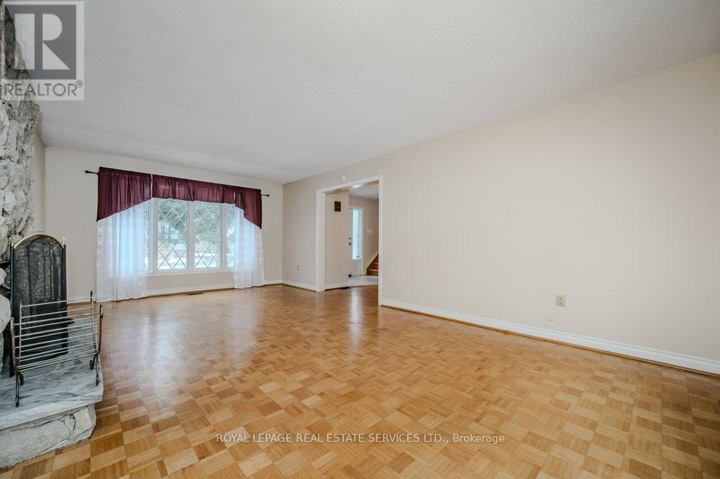 












30 BIRKBANK DRIVE

,
Oakville,




Ontario
L6J4Y9

