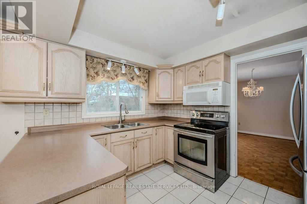 












30 BIRKBANK DRIVE

,
Oakville,




Ontario
L6J4Y9

