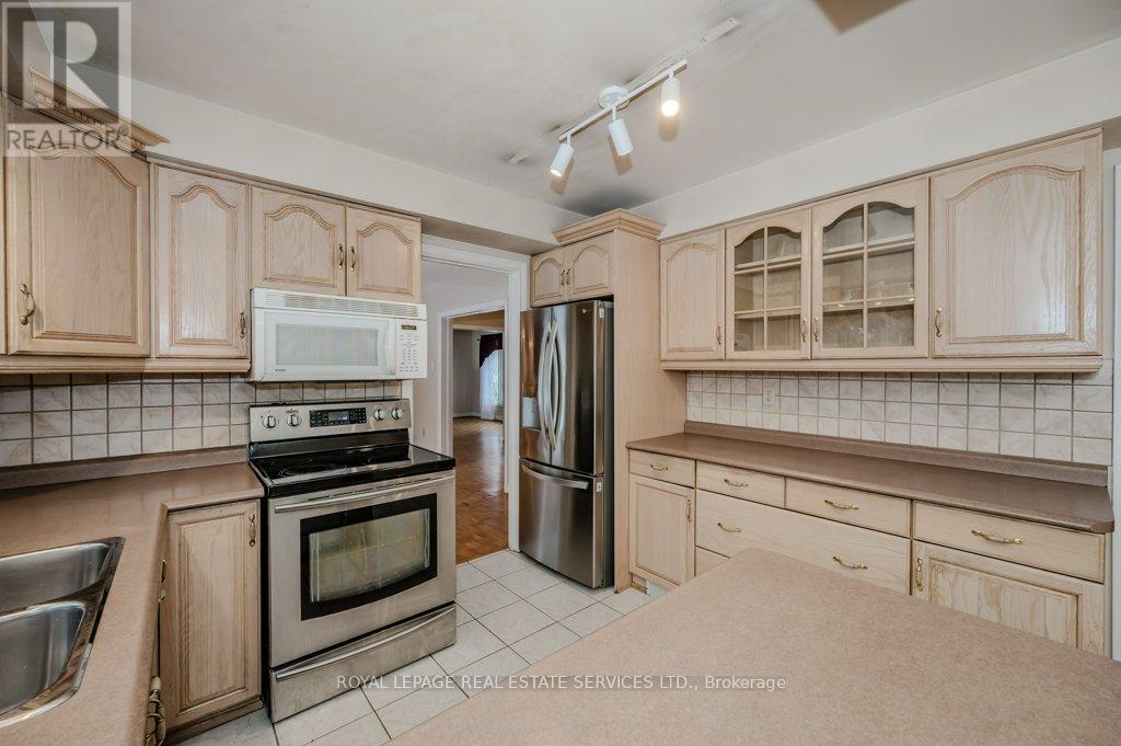 












30 BIRKBANK DRIVE

,
Oakville,




Ontario
L6J4Y9

