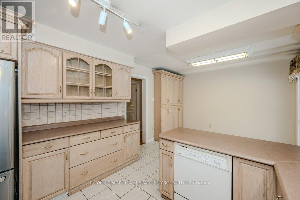 












30 BIRKBANK DRIVE

,
Oakville,




Ontario
L6J4Y9

