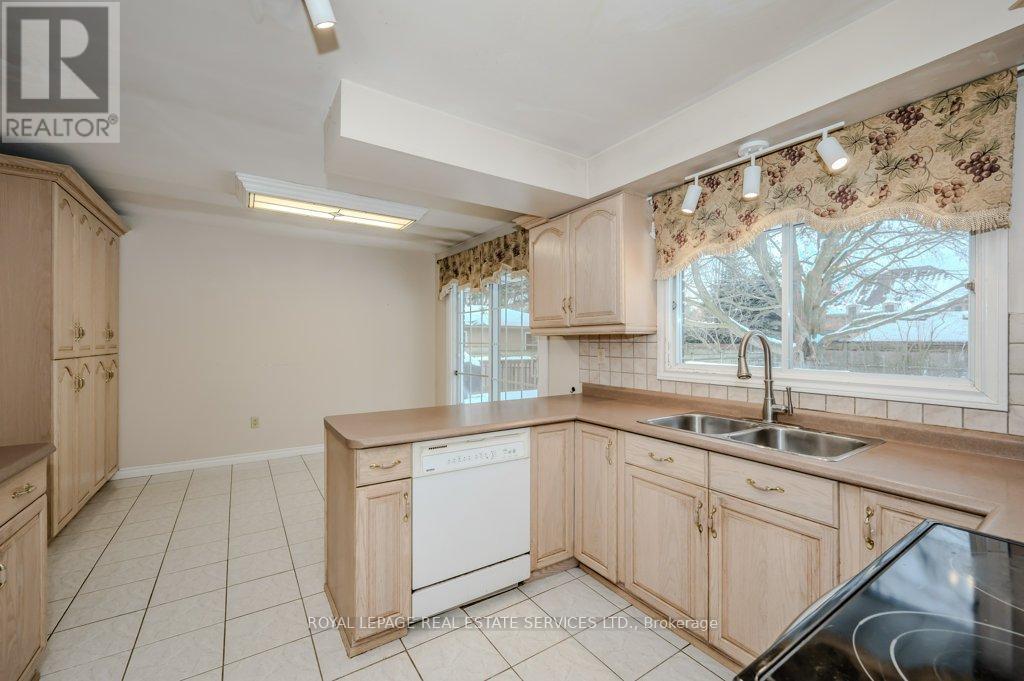 












30 BIRKBANK DRIVE

,
Oakville,




Ontario
L6J4Y9

