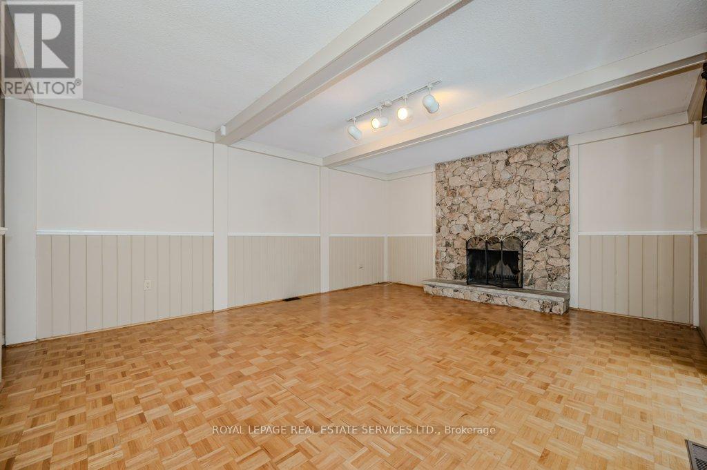 












30 BIRKBANK DRIVE

,
Oakville,




Ontario
L6J4Y9

