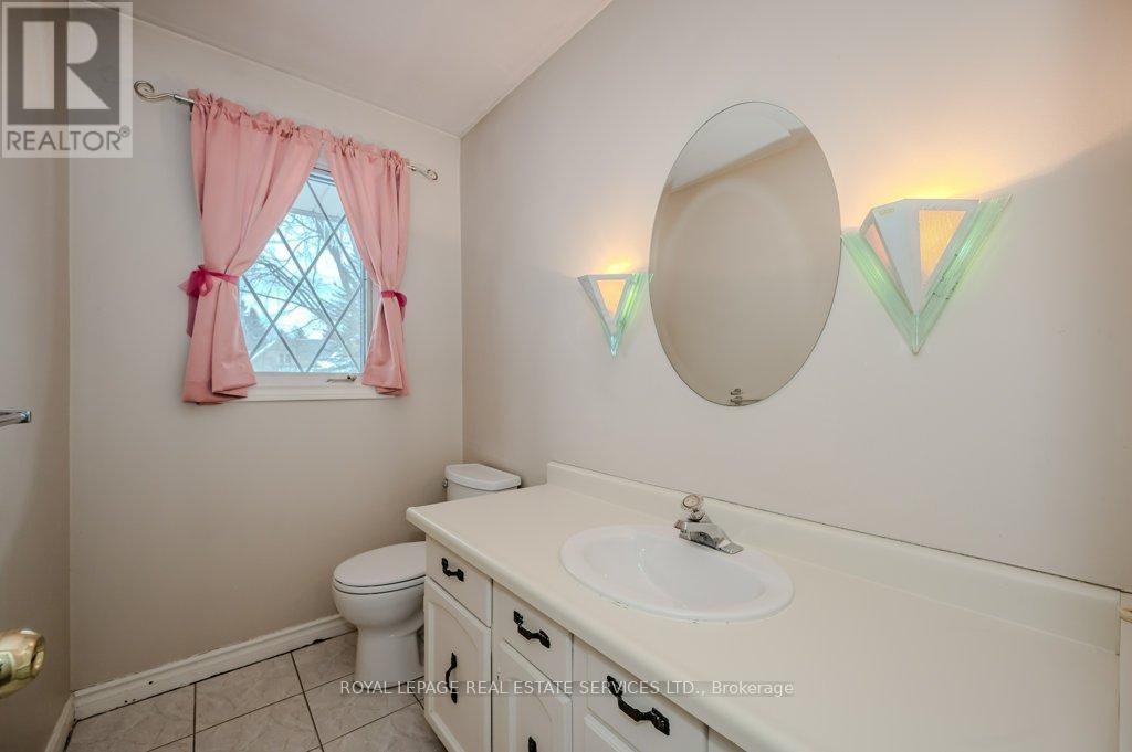 












30 BIRKBANK DRIVE

,
Oakville,




Ontario
L6J4Y9

