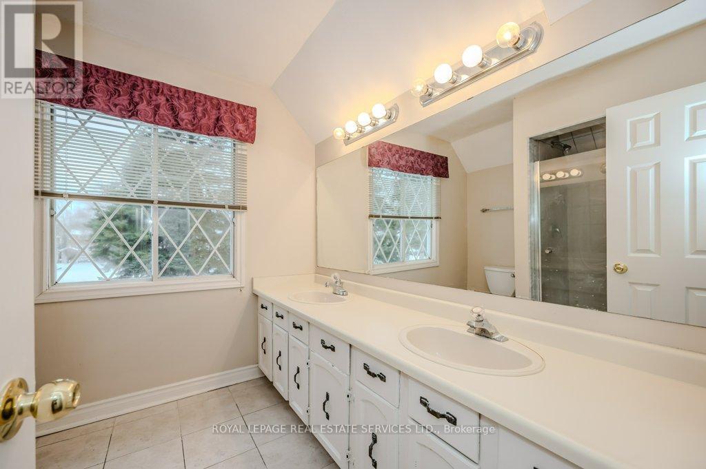 












30 BIRKBANK DRIVE

,
Oakville,




Ontario
L6J4Y9

