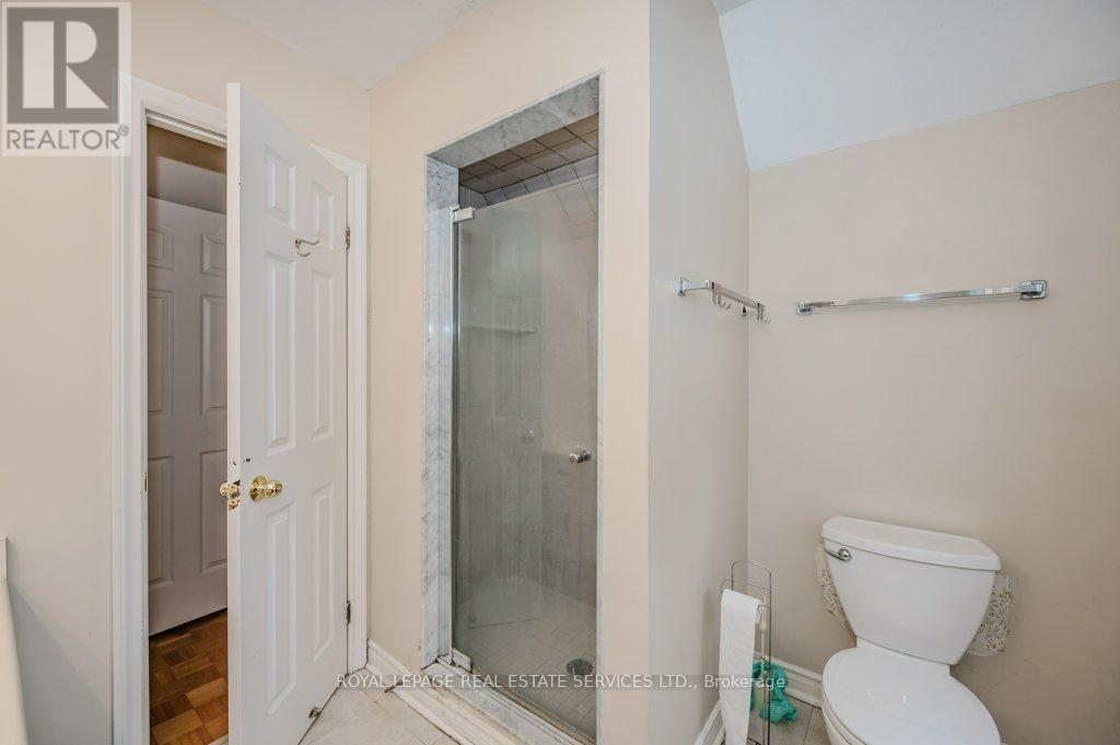 












30 BIRKBANK DRIVE

,
Oakville,




Ontario
L6J4Y9

