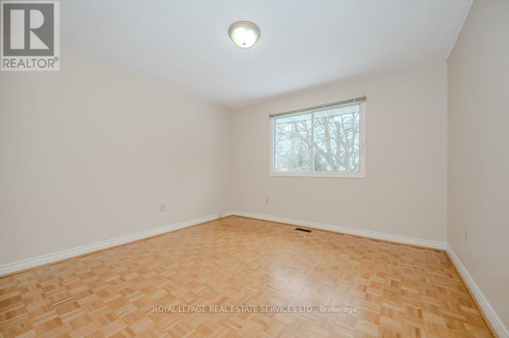 












30 BIRKBANK DRIVE

,
Oakville,




Ontario
L6J4Y9

