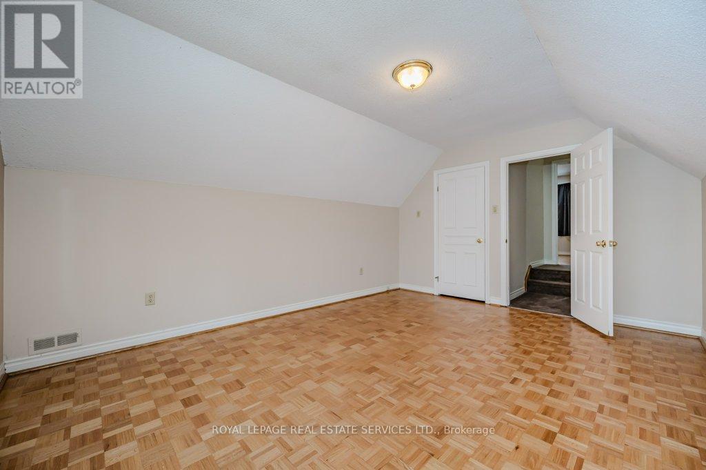 












30 BIRKBANK DRIVE

,
Oakville,




Ontario
L6J4Y9

