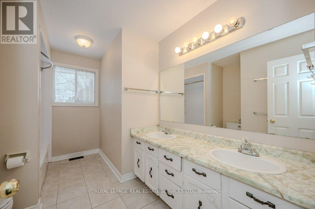 












30 BIRKBANK DRIVE

,
Oakville,




Ontario
L6J4Y9


