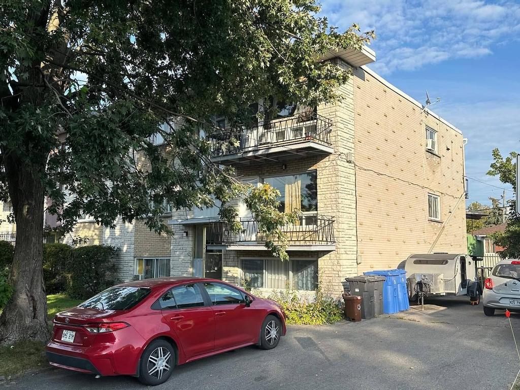 









3203

 - 3207


Rue Adélaïde

,
Longueuil (Saint-Hubert),




QC
J3Y4W5

