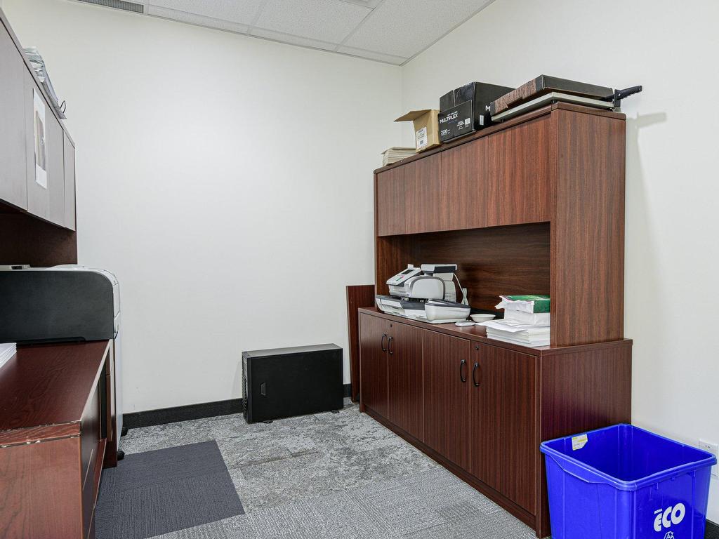 









101


Boul. Roland-Therrien

, 540,
Longueuil (Le Vieux-Longueuil),




QC
J4H4B8

