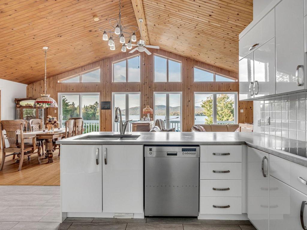 









4339


Rue de la Fourmi

,
Saint-Raymond,




QC
G3L4Y9

