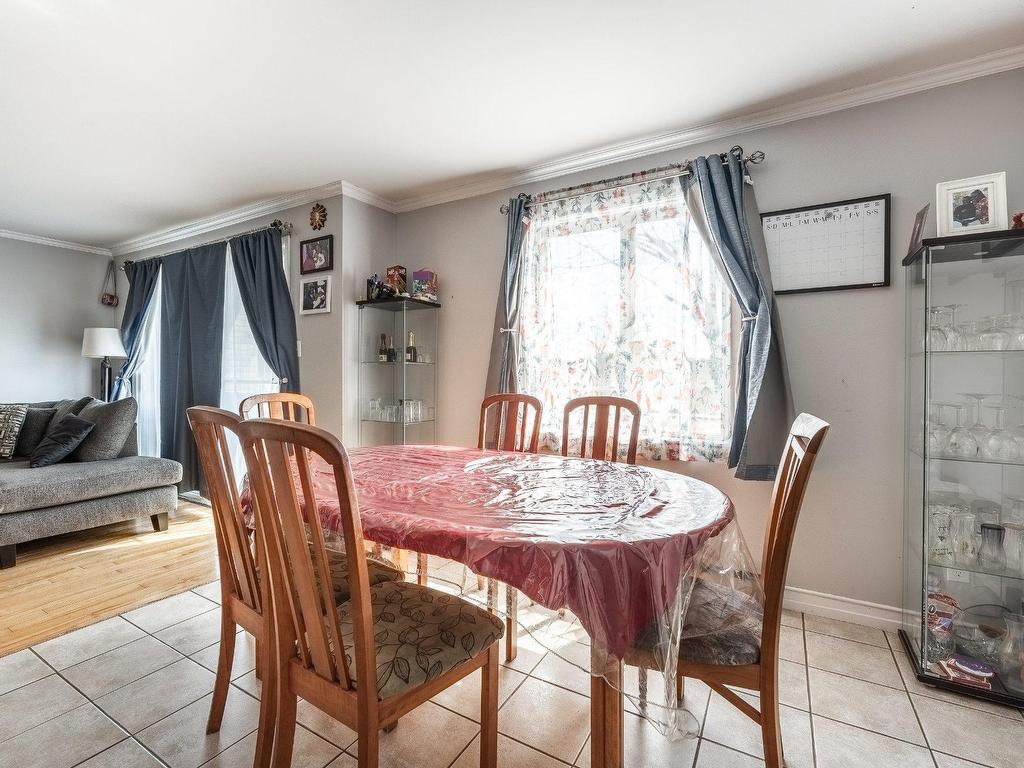 









1705


Av. Barbe

, 1,
Laval (Chomedey),




QC
H7T1L9

