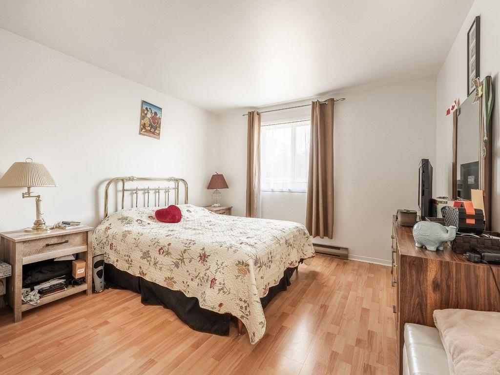 









1705


Av. Barbe

, 1,
Laval (Chomedey),




QC
H7T1L9

