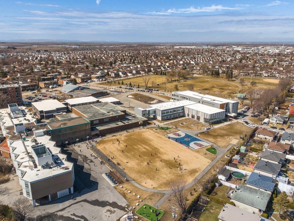 









1705


Av. Barbe

, 1,
Laval (Chomedey),




QC
H7T1L9

