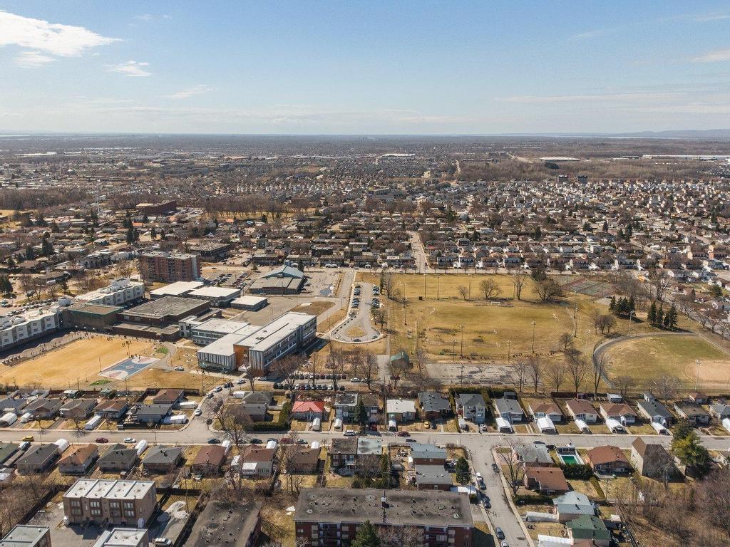 









1705


Av. Barbe

, 1,
Laval (Chomedey),




QC
H7T1L9

