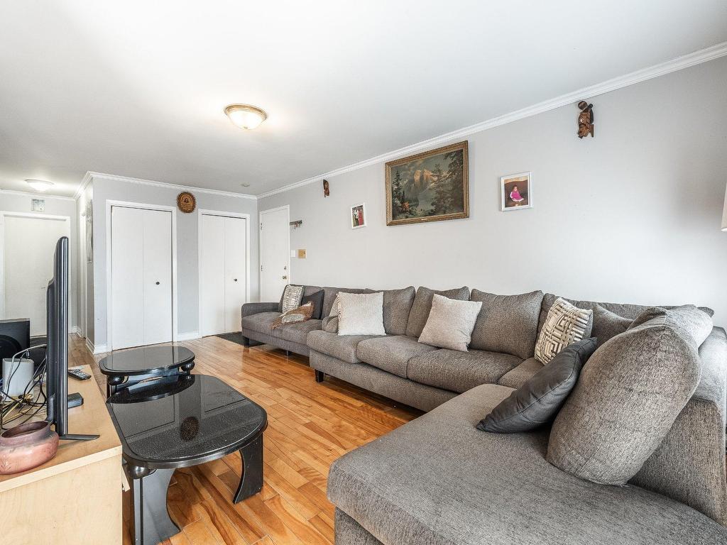 









1705


Av. Barbe

, 1,
Laval (Chomedey),




QC
H7T1L9

