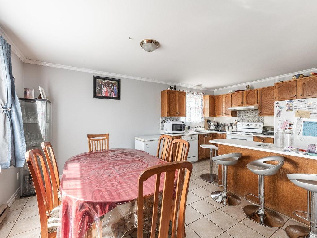 









1705


Av. Barbe

, 1,
Laval (Chomedey),




QC
H7T1L9

