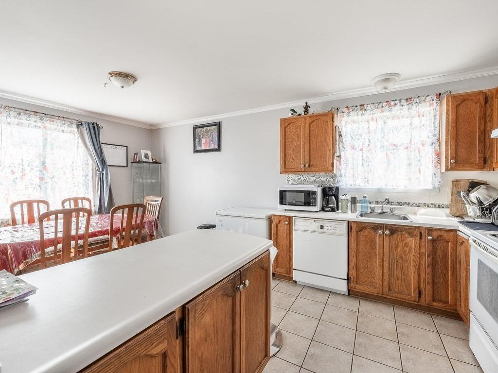 









1705


Av. Barbe

, 1,
Laval (Chomedey),




QC
H7T1L9

