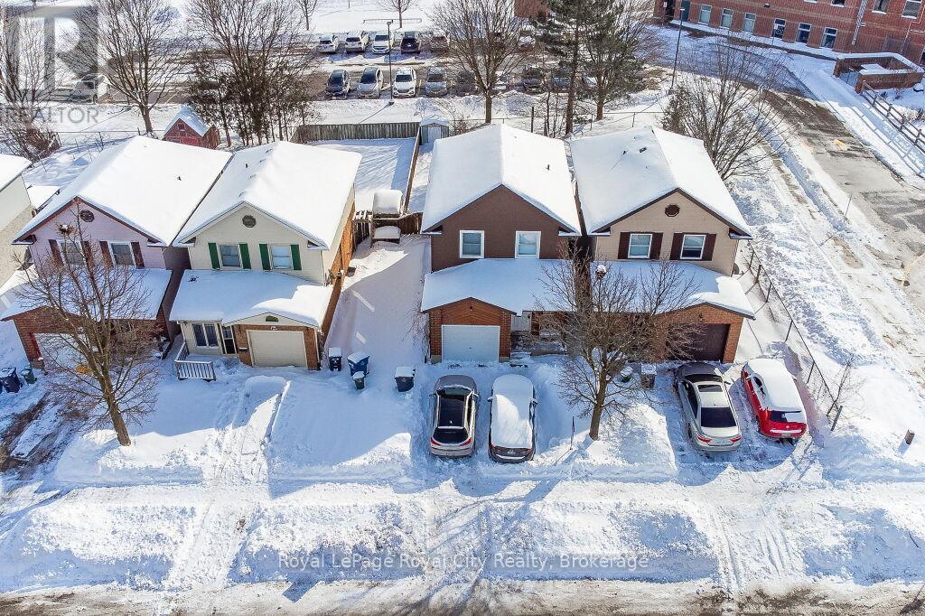 












146 IRONWOOD ROAD

,
Guelph (Kortright West),




Ontario
N1G3R4

