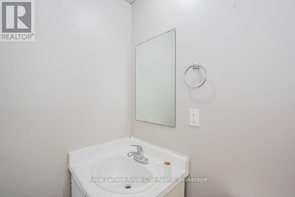 












146 IRONWOOD ROAD

,
Guelph (Kortright West),




Ontario
N1G3R4

