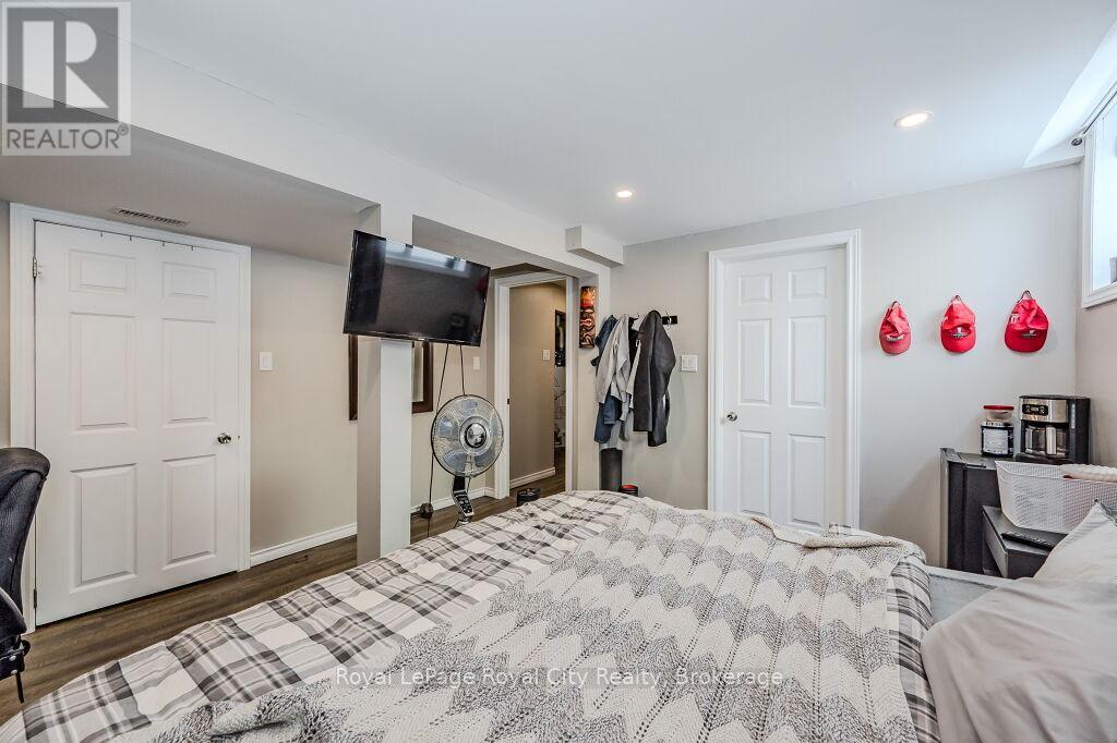 












146 IRONWOOD ROAD

,
Guelph (Kortright West),




Ontario
N1G3R4

