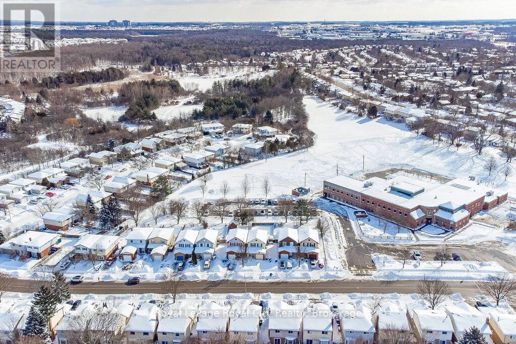 












146 IRONWOOD ROAD

,
Guelph (Kortright West),




Ontario
N1G3R4

