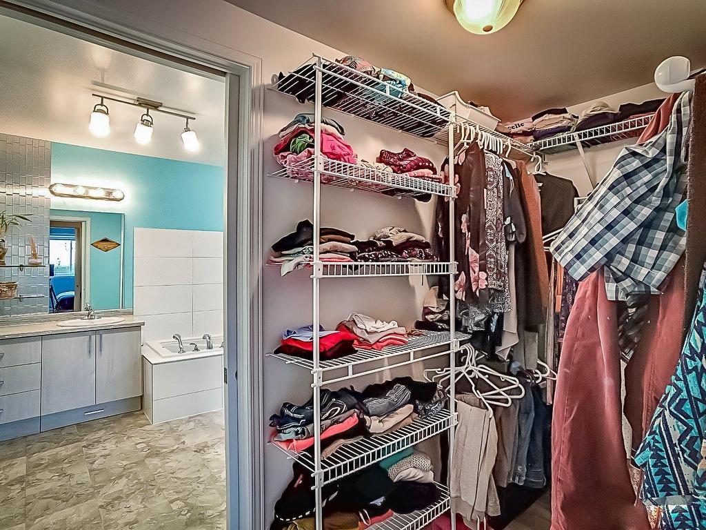 









34


Ch. du Haut-Bois

,
Val-des-Monts,




QC
J8N0C9

