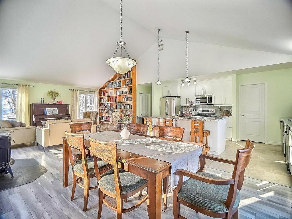 









34


Ch. du Haut-Bois

,
Val-des-Monts,




QC
J8N0C9

