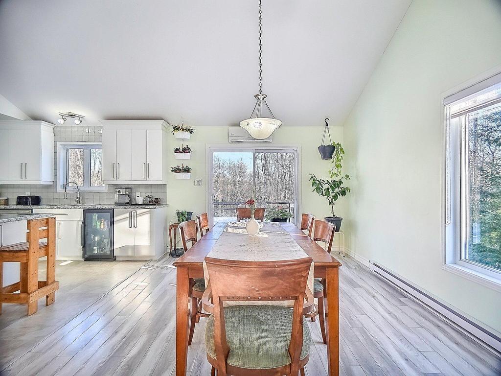 









34


Ch. du Haut-Bois

,
Val-des-Monts,




QC
J8N0C9

