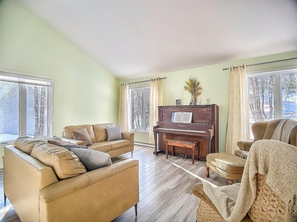 









34


Ch. du Haut-Bois

,
Val-des-Monts,




QC
J8N0C9


