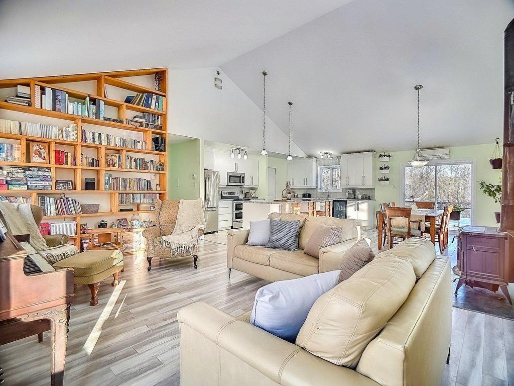 









34


Ch. du Haut-Bois

,
Val-des-Monts,




QC
J8N0C9

