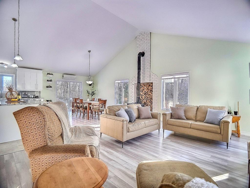 









34


Ch. du Haut-Bois

,
Val-des-Monts,




QC
J8N0C9

