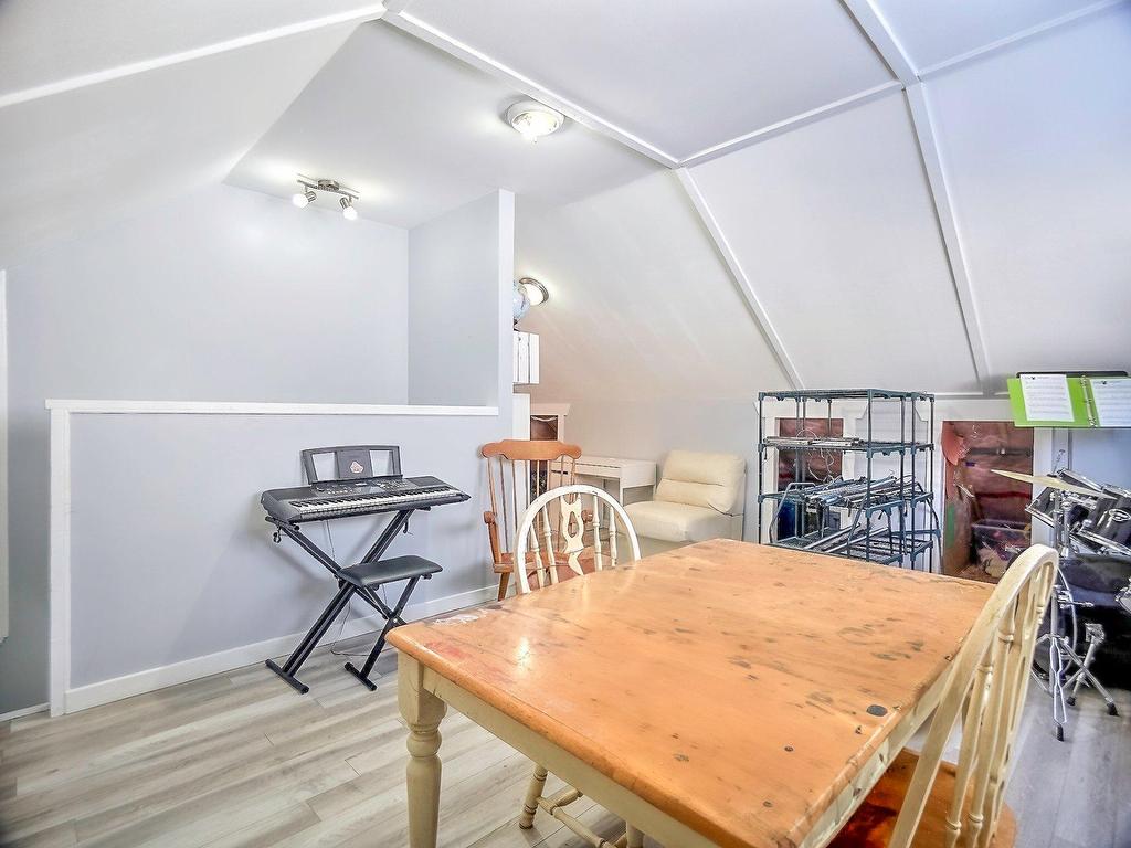 









34


Ch. du Haut-Bois

,
Val-des-Monts,




QC
J8N0C9

