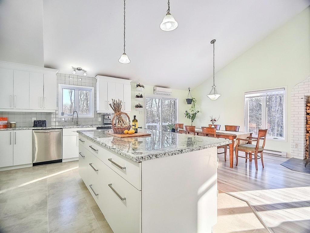 









34


Ch. du Haut-Bois

,
Val-des-Monts,




QC
J8N0C9

