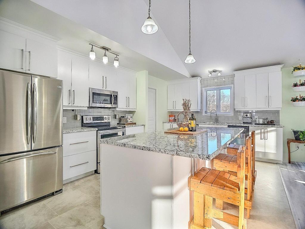 









34


Ch. du Haut-Bois

,
Val-des-Monts,




QC
J8N0C9

