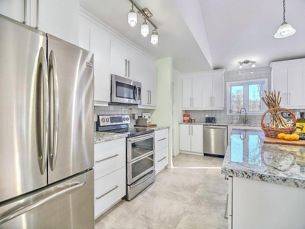 









34


Ch. du Haut-Bois

,
Val-des-Monts,




QC
J8N0C9

