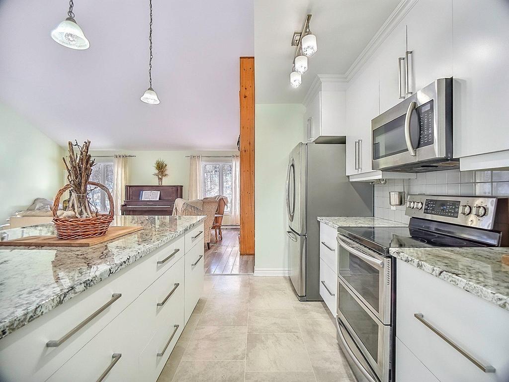 









34


Ch. du Haut-Bois

,
Val-des-Monts,




QC
J8N0C9

