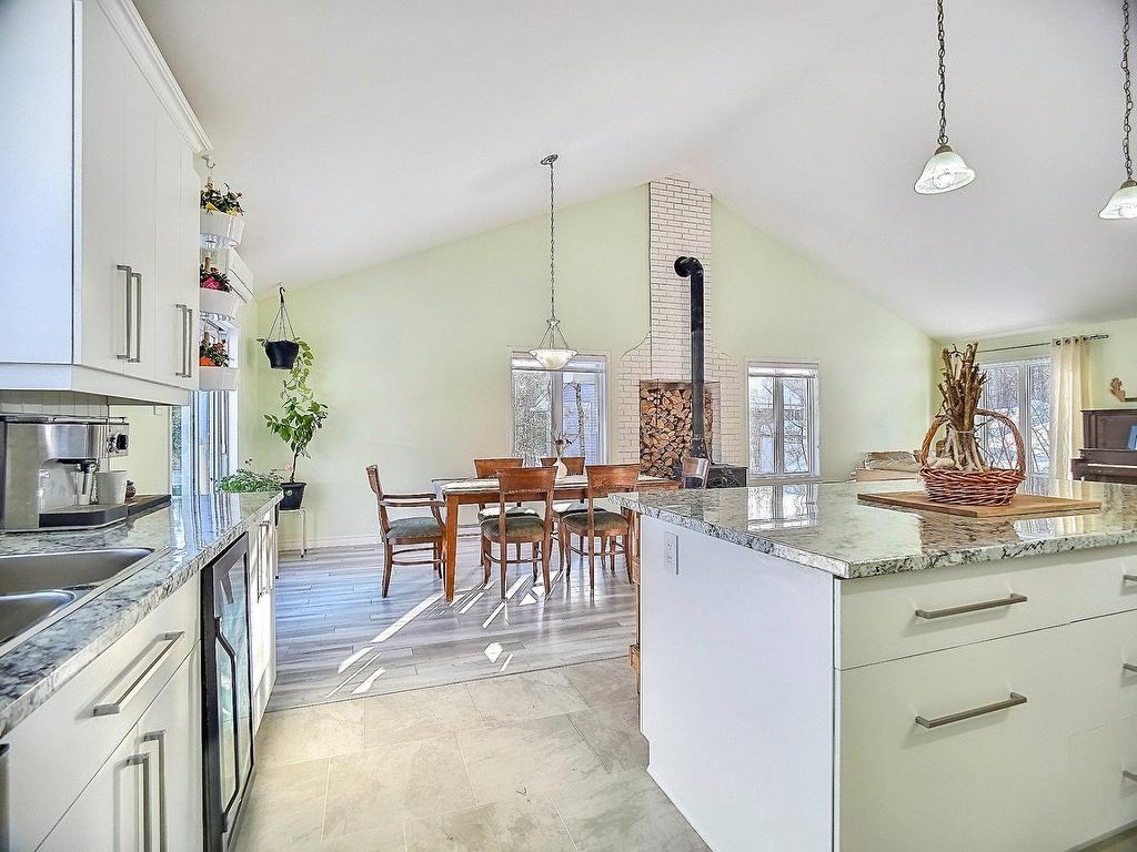 









34


Ch. du Haut-Bois

,
Val-des-Monts,




QC
J8N0C9

