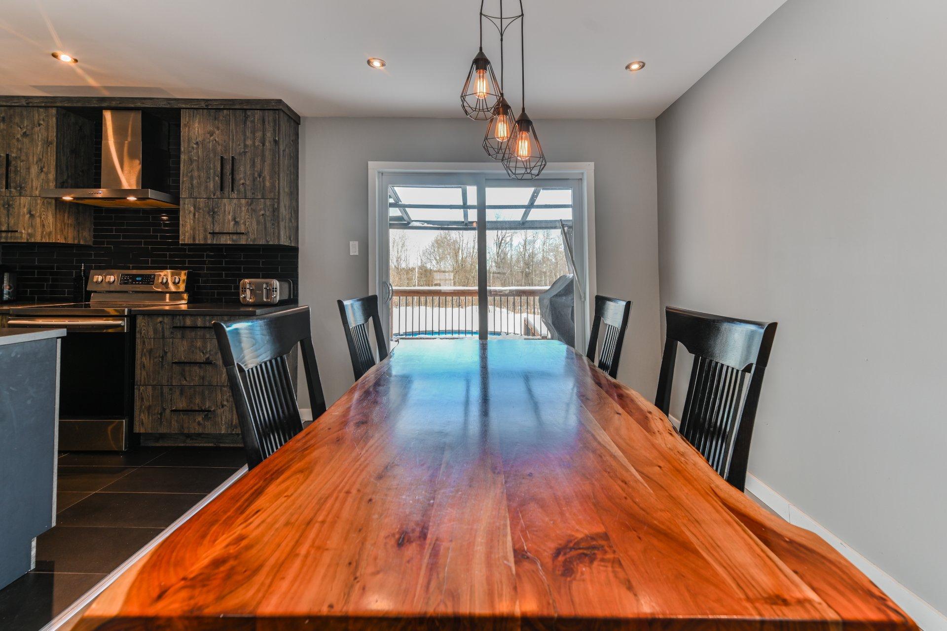 









1426


Rue Shefford

,
Bromont,




QC
J2L1E1

