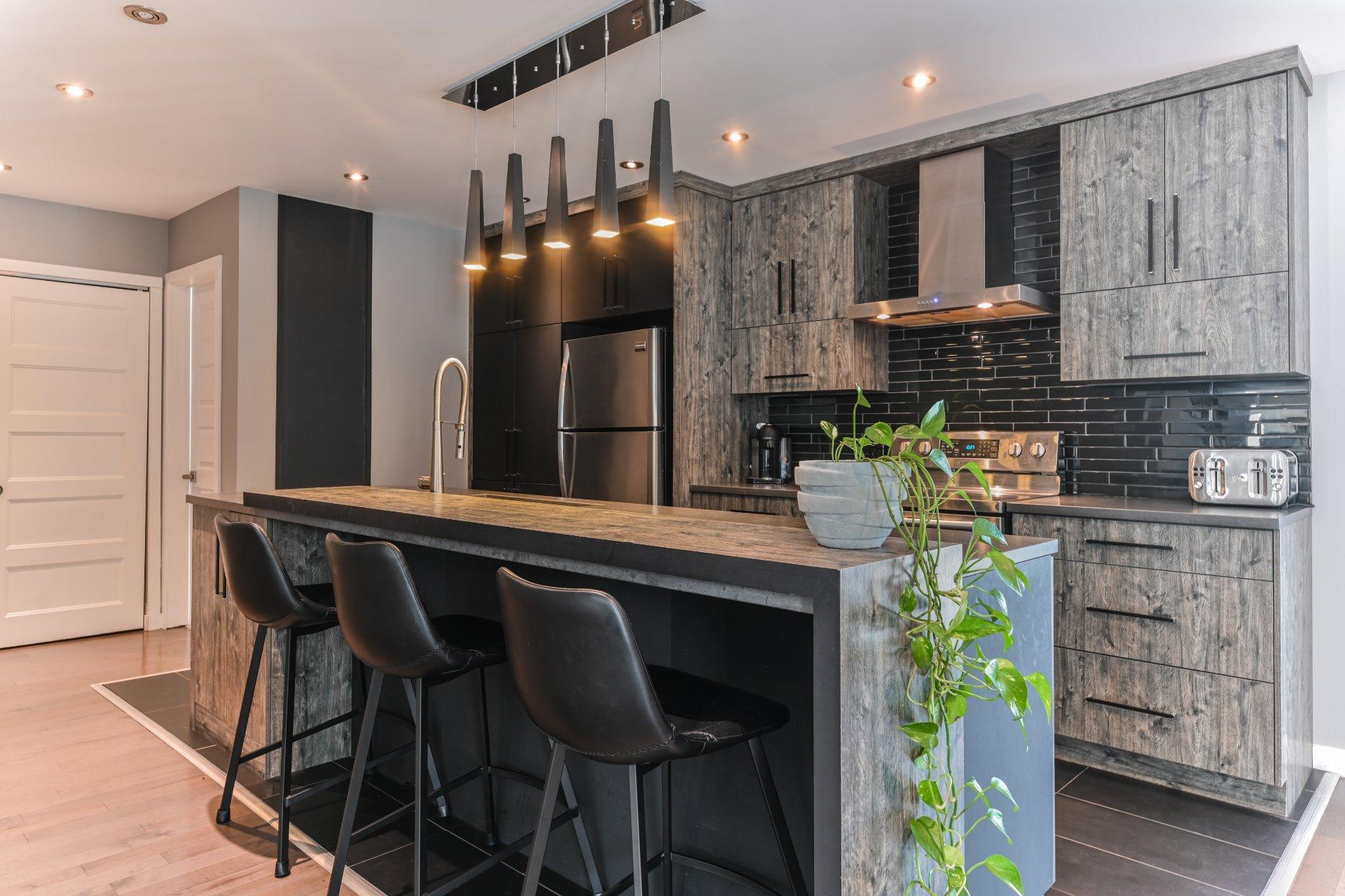









1426


Rue Shefford

,
Bromont,




QC
J2L1E1

