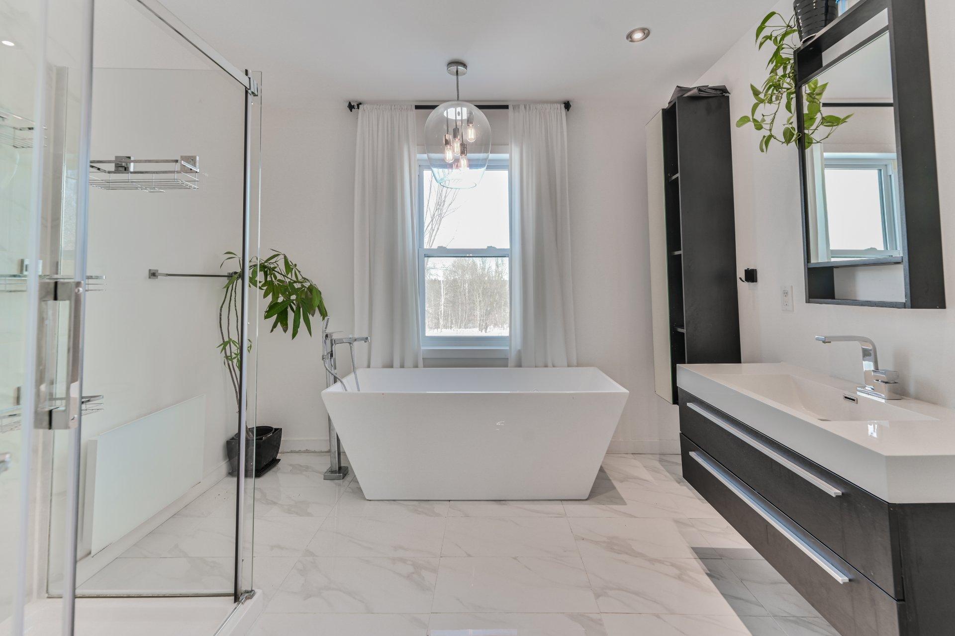 









1426


Rue Shefford

,
Bromont,




QC
J2L1E1

