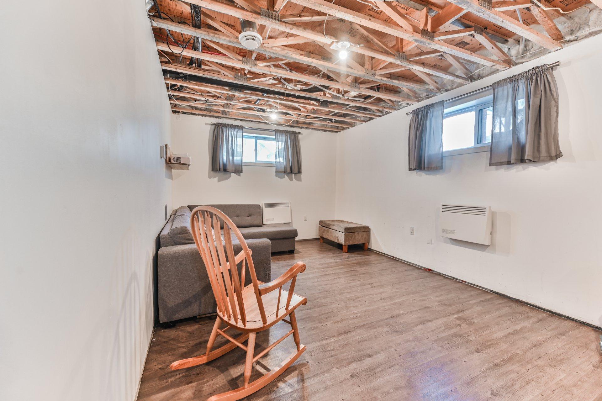 









1426


Rue Shefford

,
Bromont,




QC
J2L1E1

