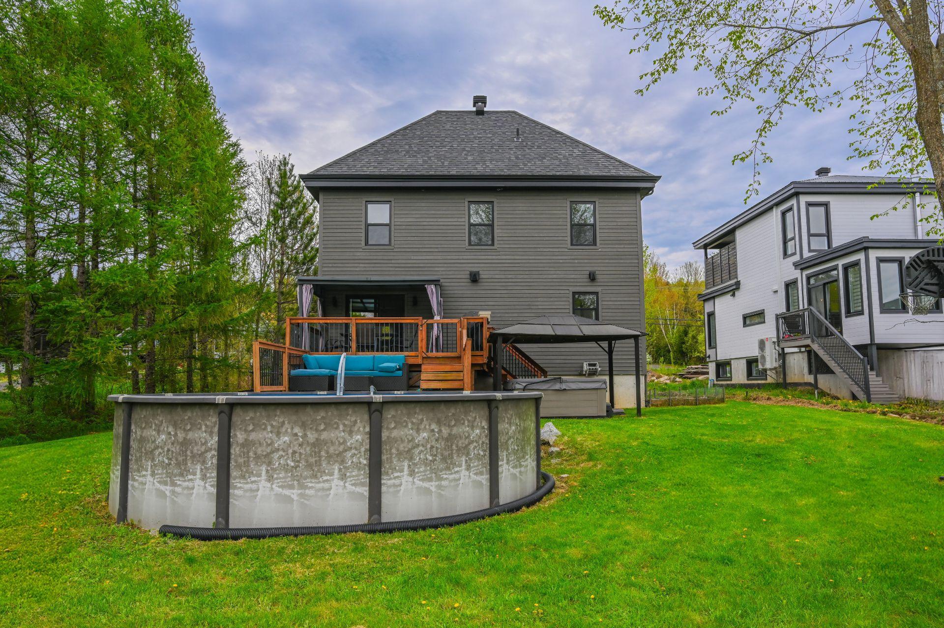 









1426


Rue Shefford

,
Bromont,




QC
J2L1E1

