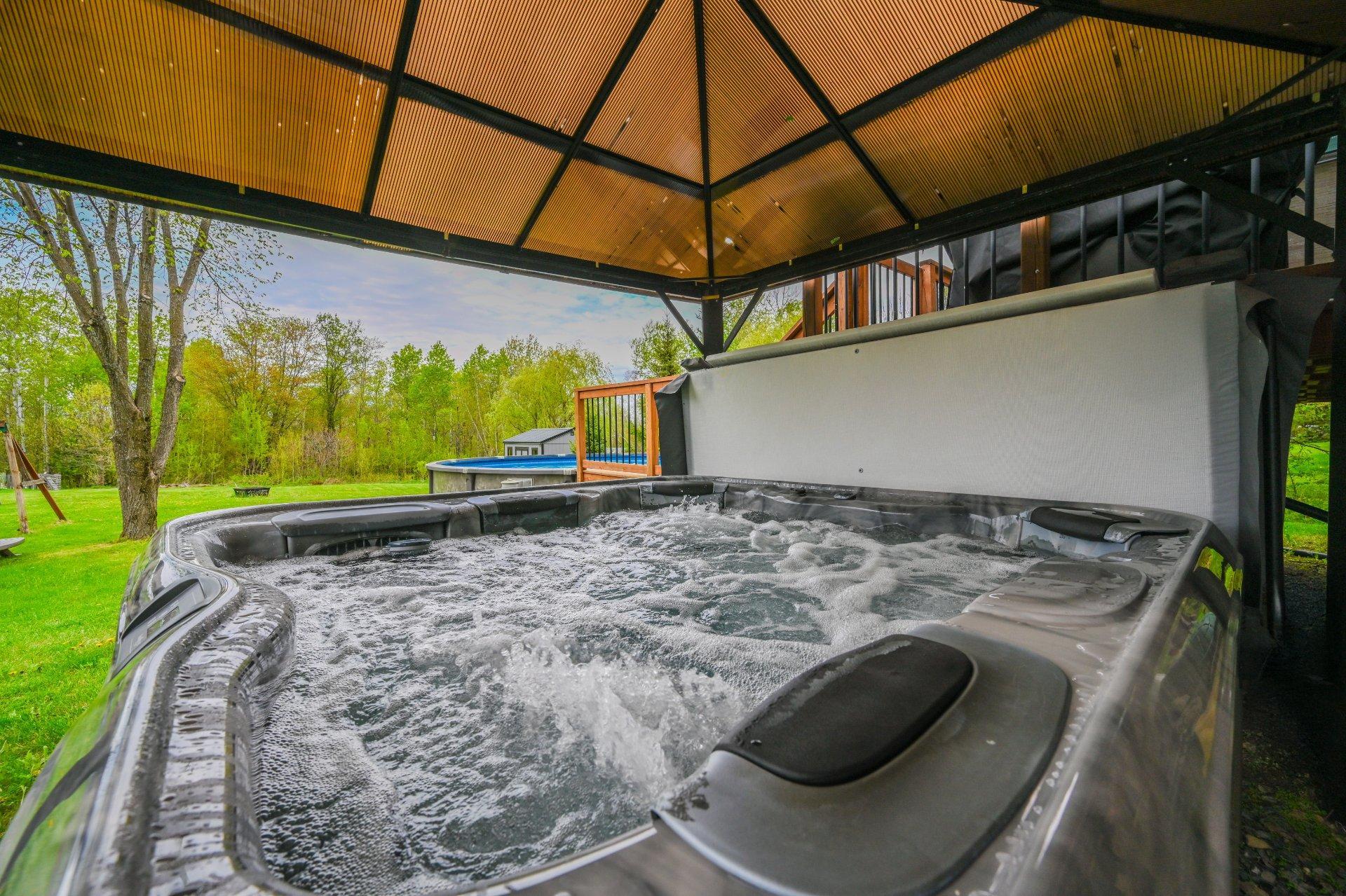 









1426


Rue Shefford

,
Bromont,




QC
J2L1E1

